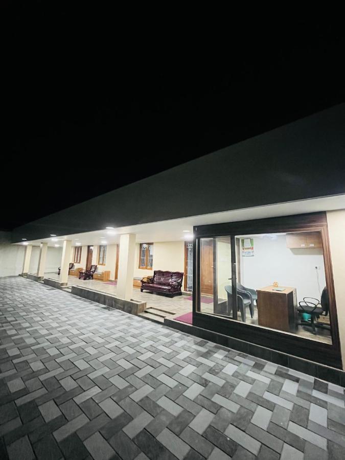 The Tendoinn Pollāchi Екстериор снимка